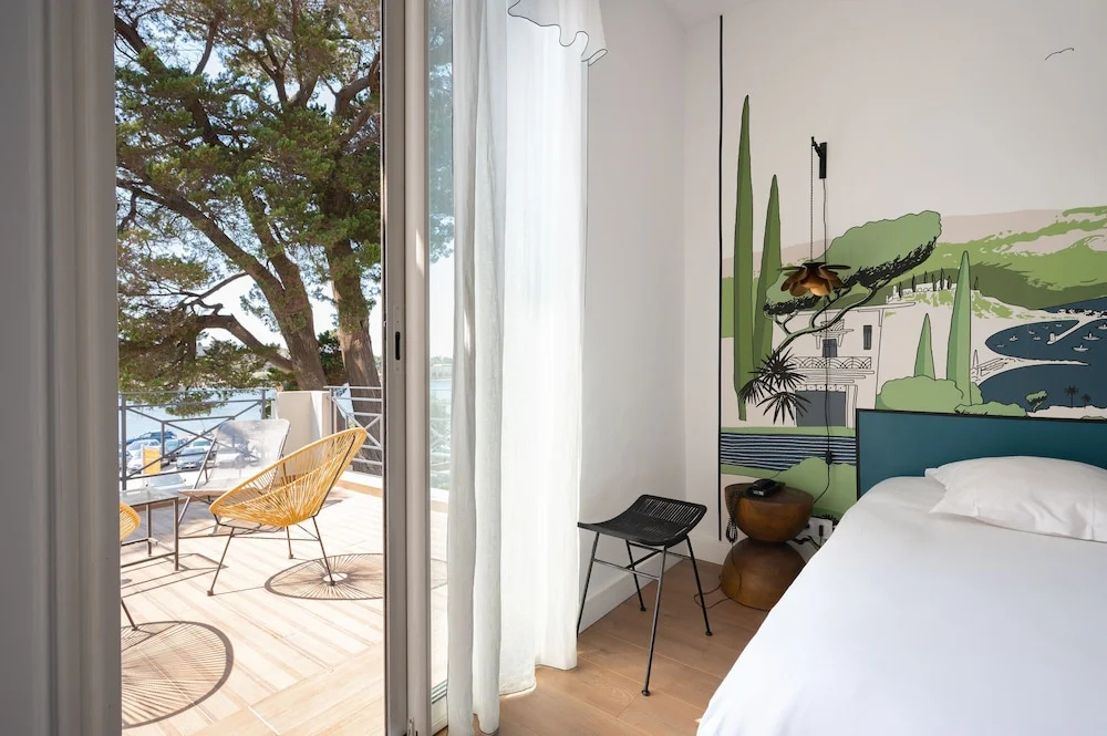 Standard Double room with balcony (full double bed)