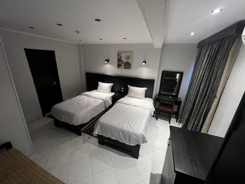 Deluxe Double room (full double bed)