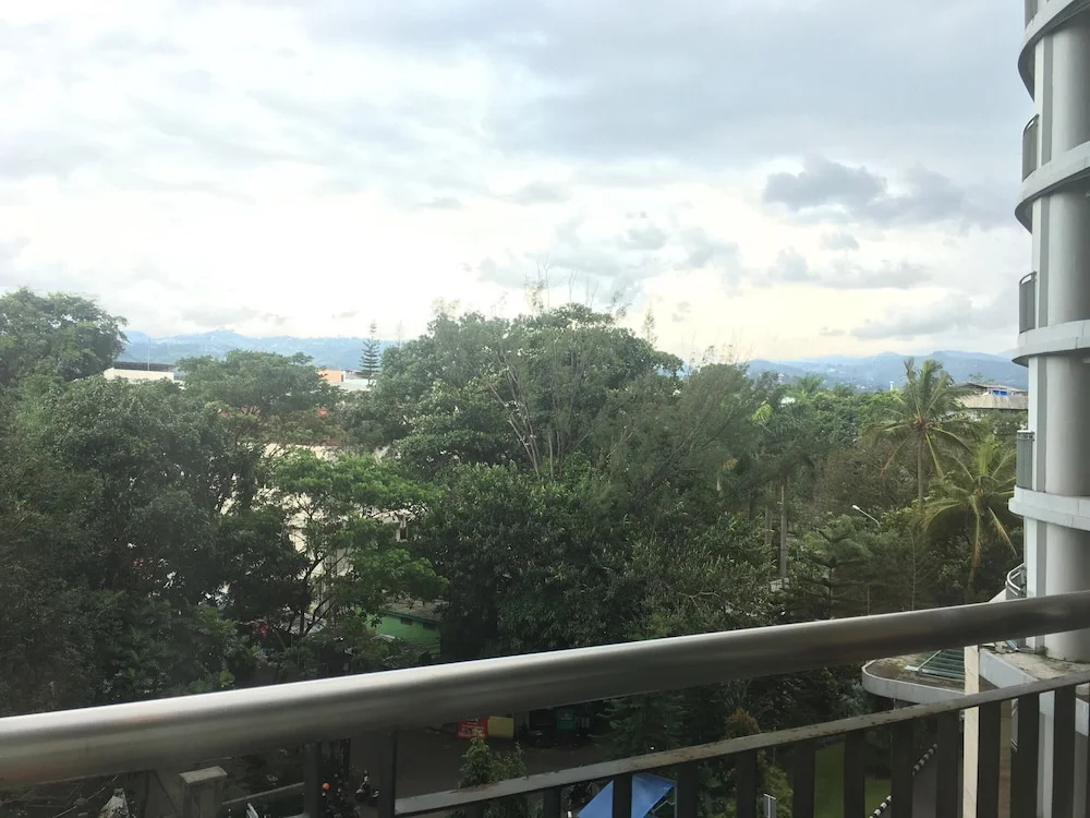 Stylish & Comfortable Studio at Beverly Dago Apartment