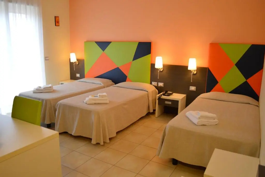 Standard Triple room