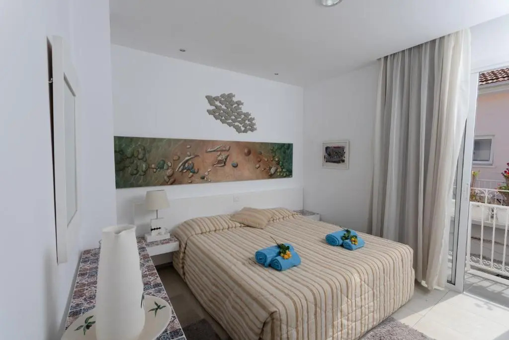 Double room with balcony (full double bed)