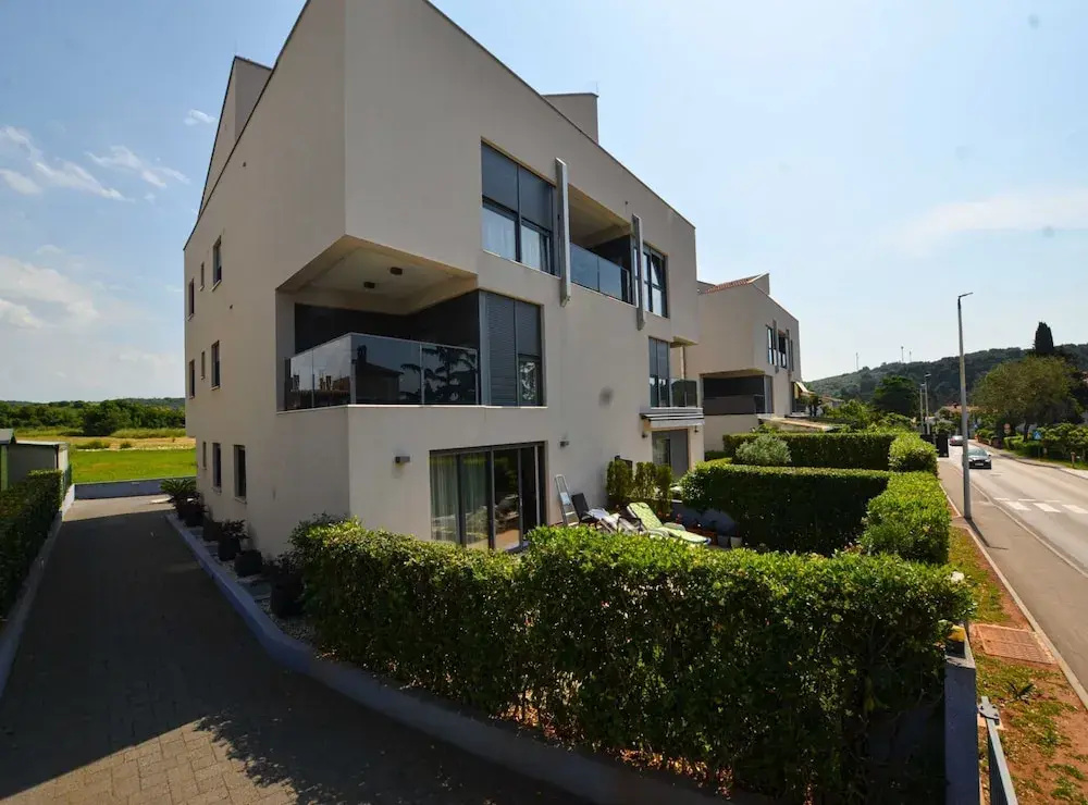 Family Friendly Spacious Apartment With Garden and Terrace
