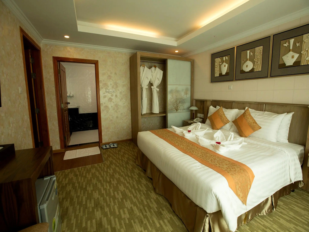 Double Suite with mountain view full double bed