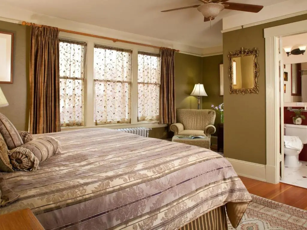 Standard Double room (full double bed)