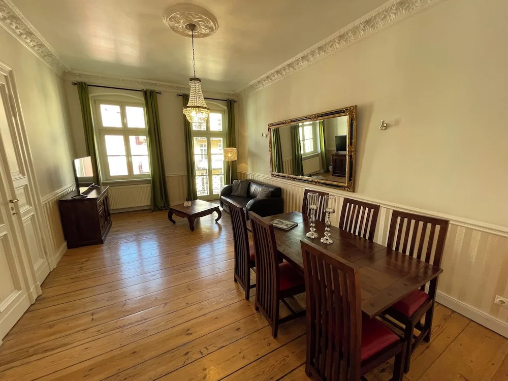 2 Bedrooms Apartment