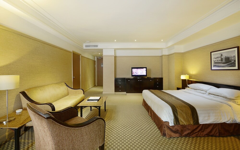 Pacific Regency Hotel Suites