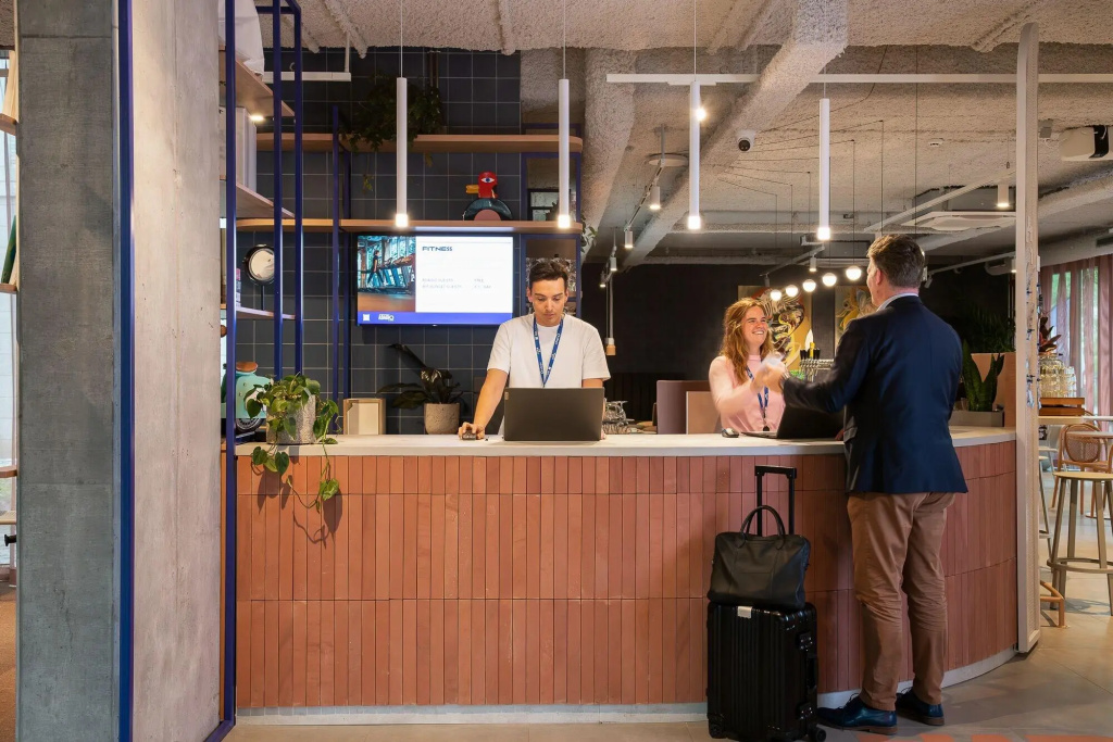 Lobby & Reception
