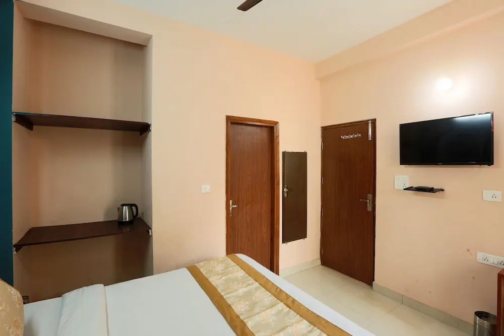 Deluxe Double room (full double bed)