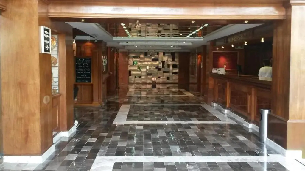 Country Plaza - Général