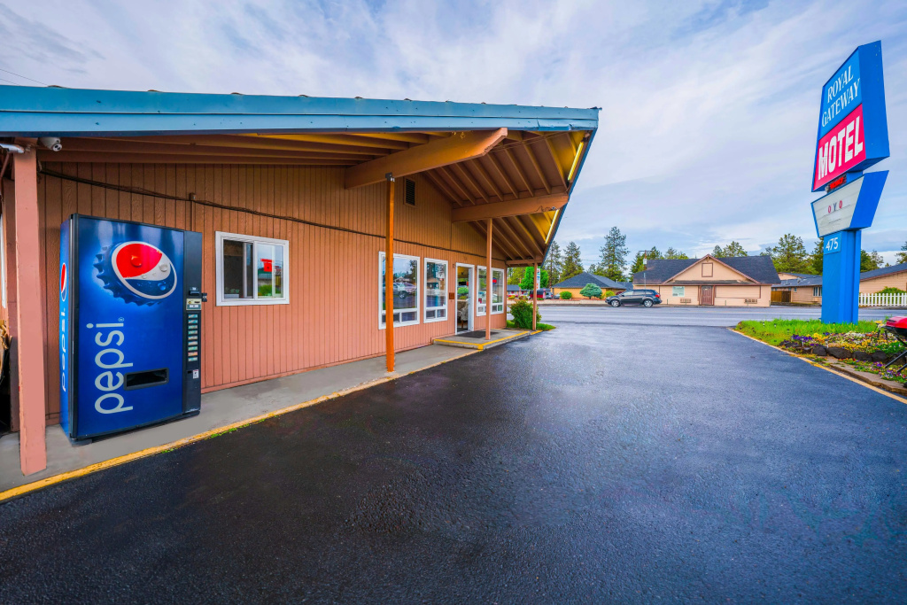 Royal Gateway Motel