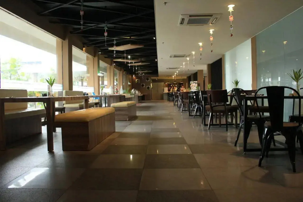 Front One Akshaya Hotel Karawang - Général