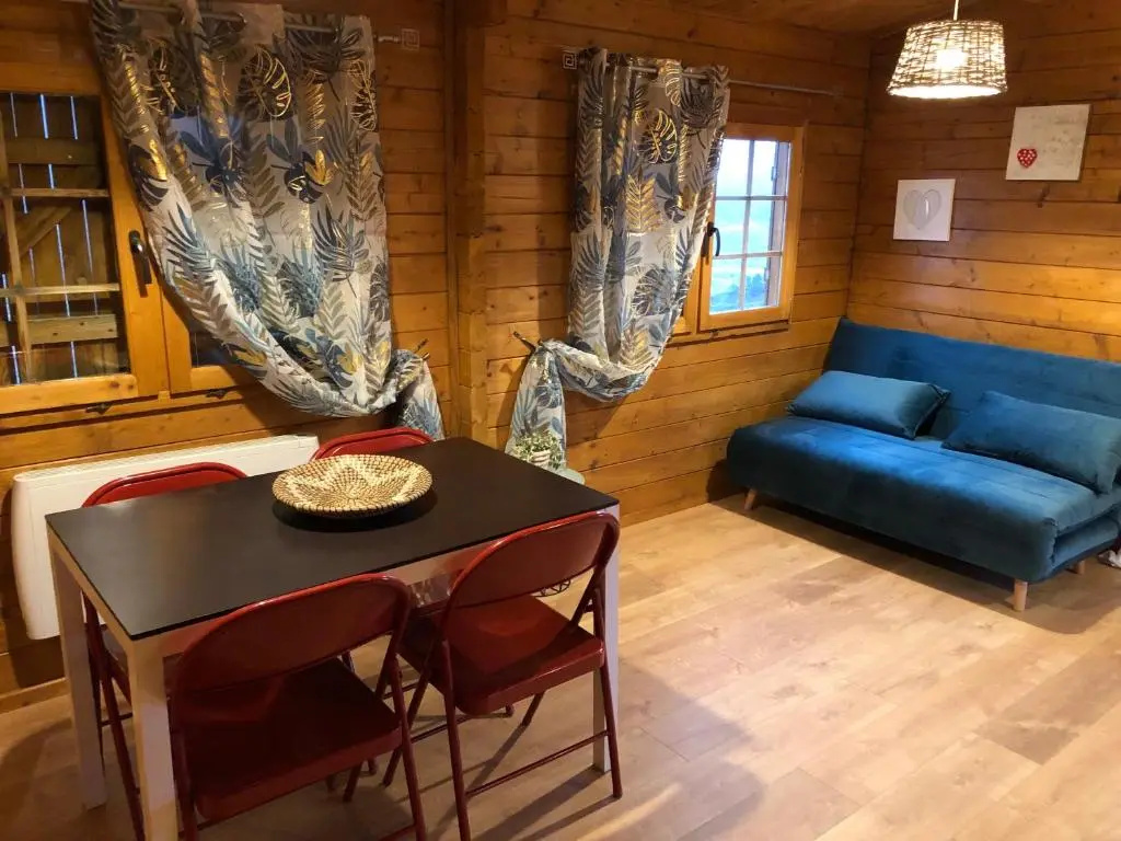 2 Bedrooms Chalet