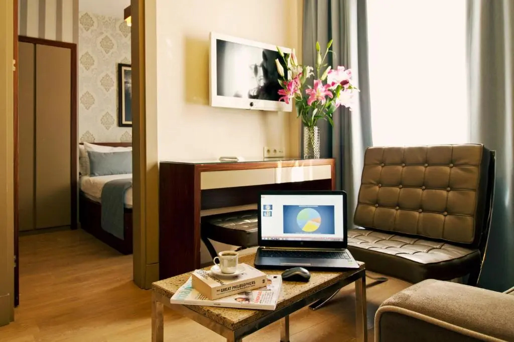 Lobby & Reception