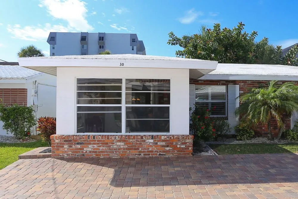 Aloha Kai - Unit 30 1 Bedroom 1.5 Bathroom Apts