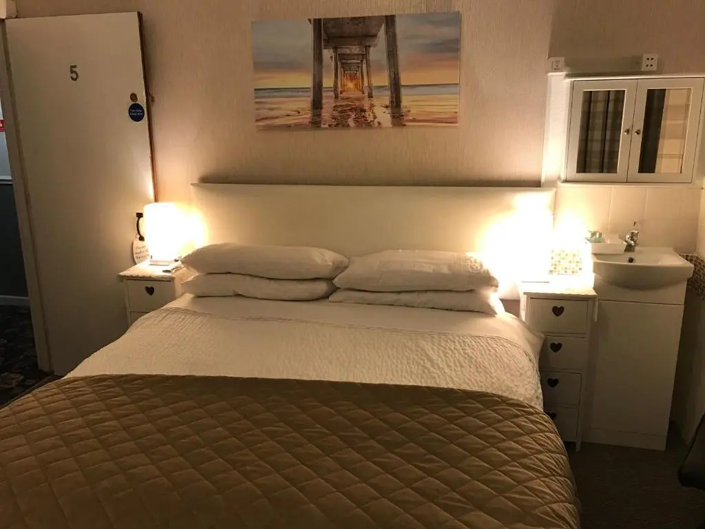 Standard Double room with sea view (full double bed)