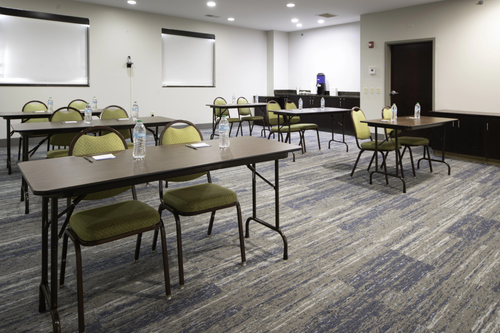 Holiday Inn Express Hotel and Suites St. Charles by IHG - Général