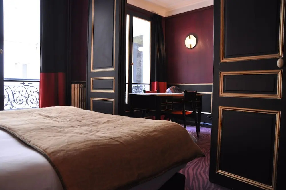 Одноместный люкс двуспальная кровать в Alba Opera Hotel