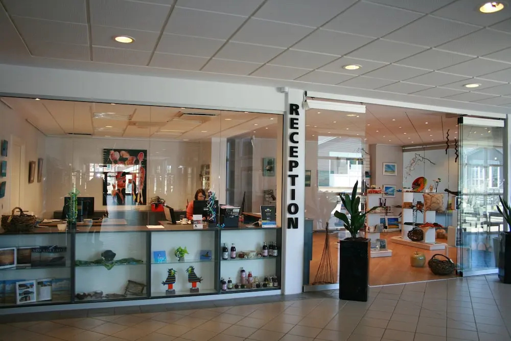 Lobby & Reception