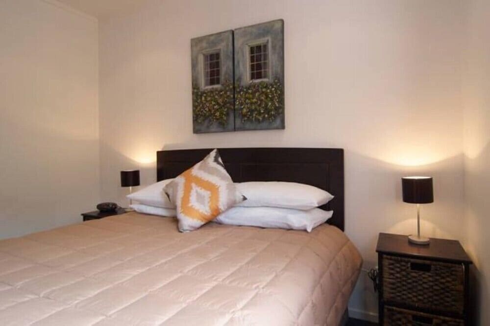 Christchurch City & Country Cottages - Nut Point Cottage — 5