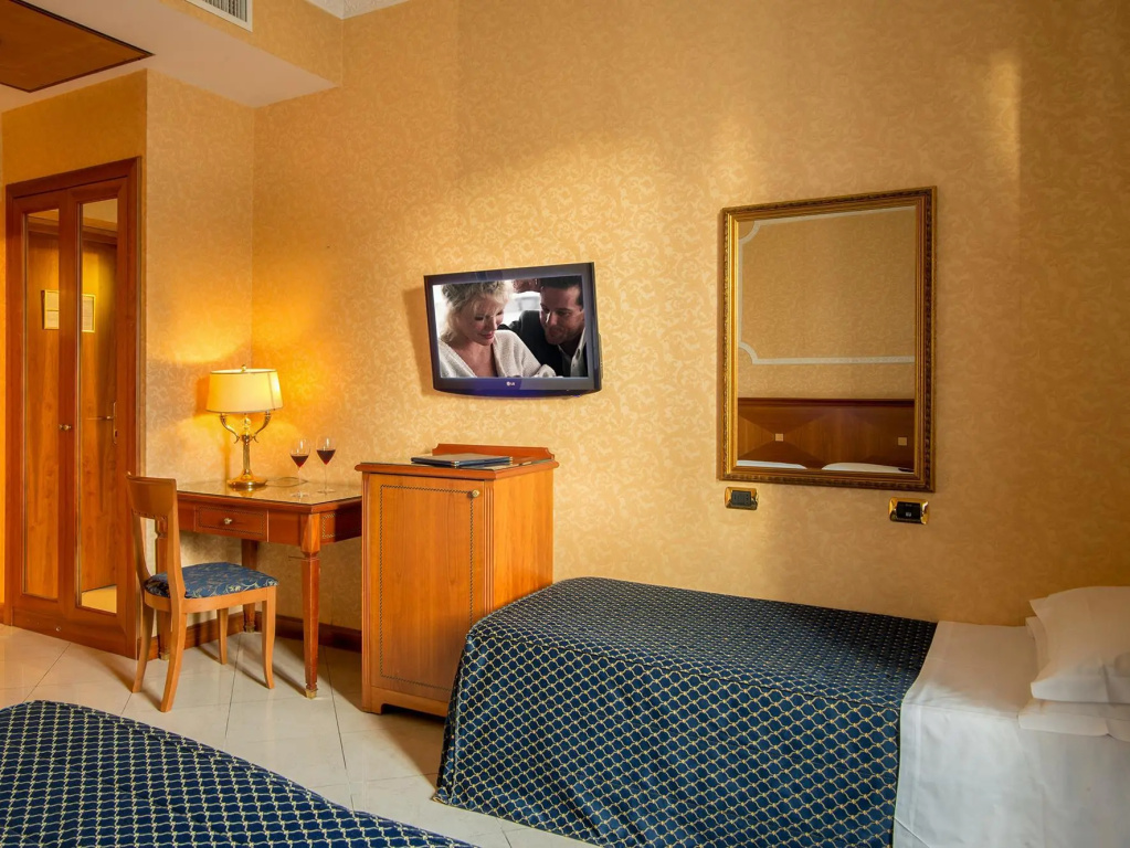 Standard Triple room