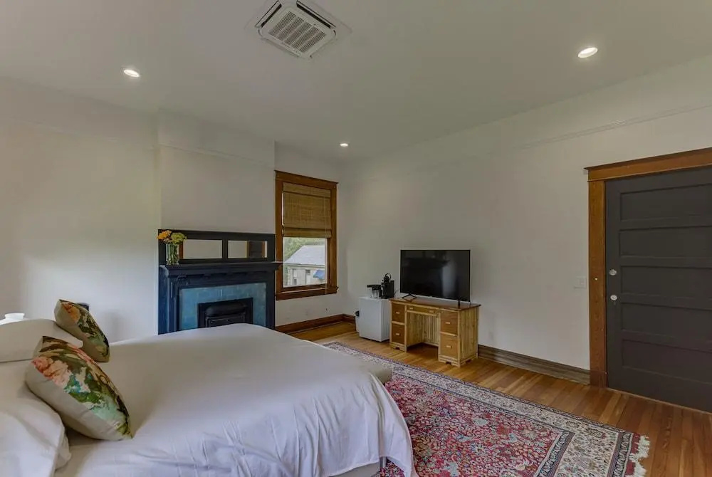 Oak Hall Bed & Breakfast — 4