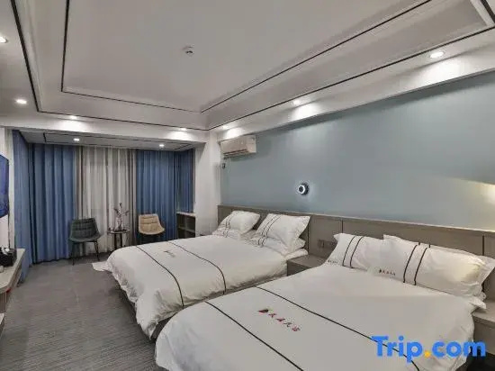 3 Bedrooms Standard Family room