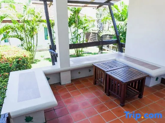 Номер Standard с видом на бассейн в Rattana Pura Beach Resort