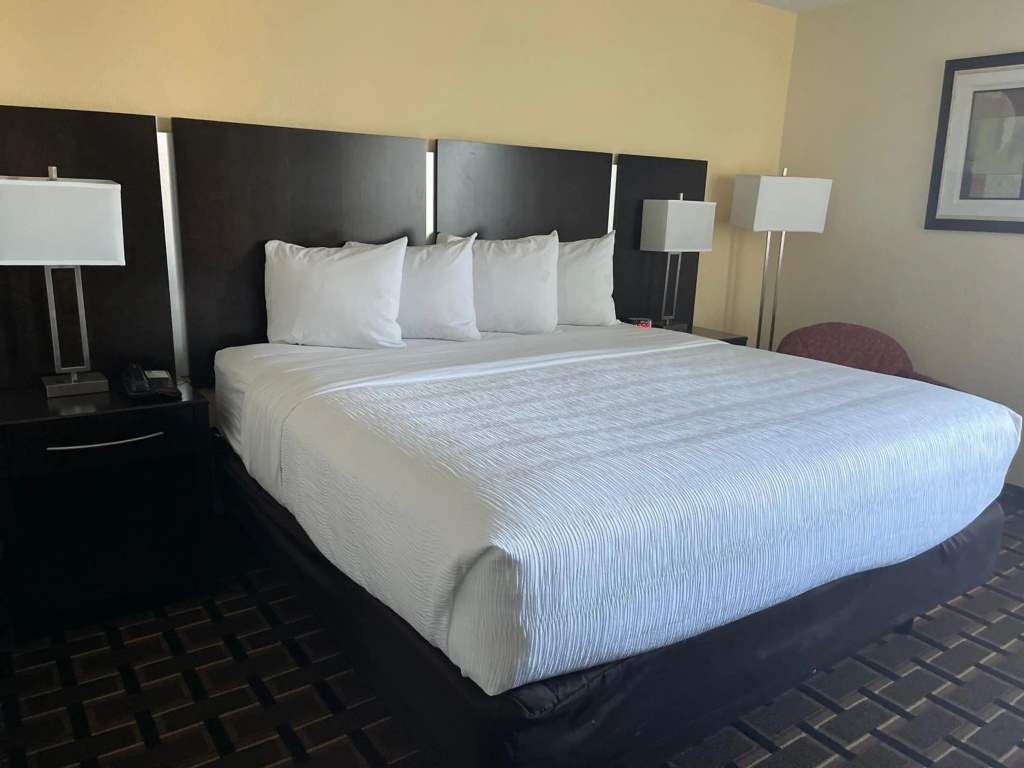 Comfort Inn Dunmore - Scranton East — 4
