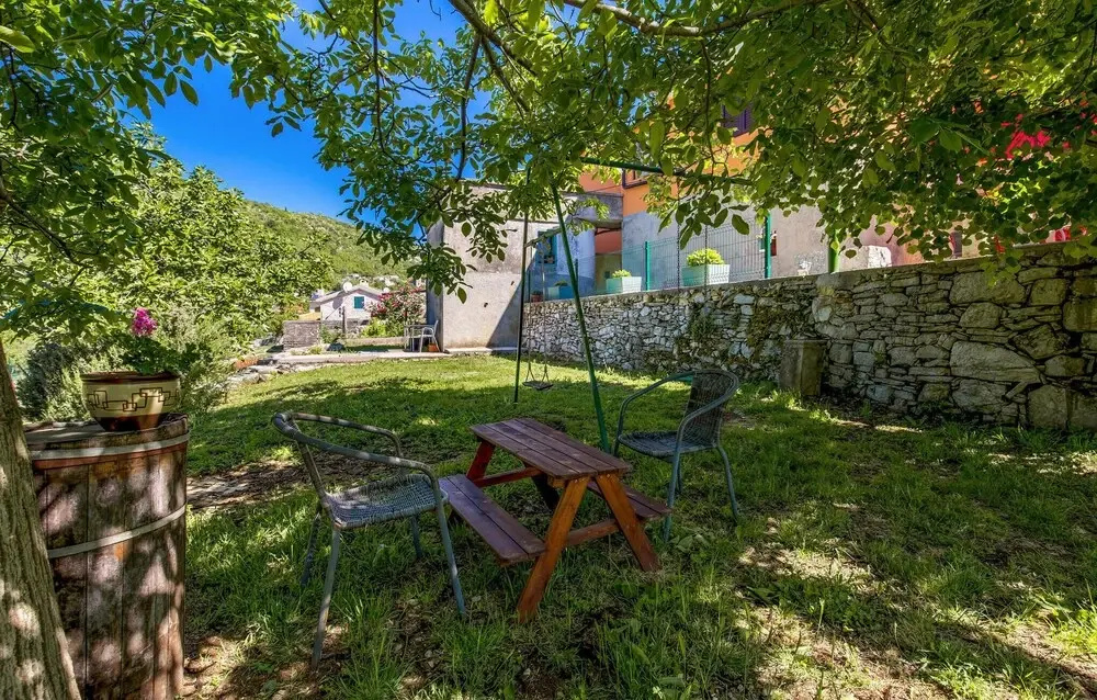Stunning Apartment in Brsec With 1 Bedrooms and Wifi