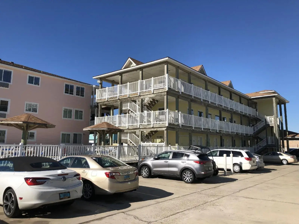 Beachgate CondoSuites and Oceanfront Resort