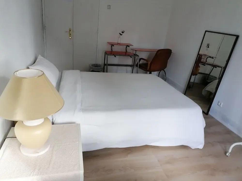 Двухместный номер Economy с балконом двуспальная кровать в Open World Hostel
