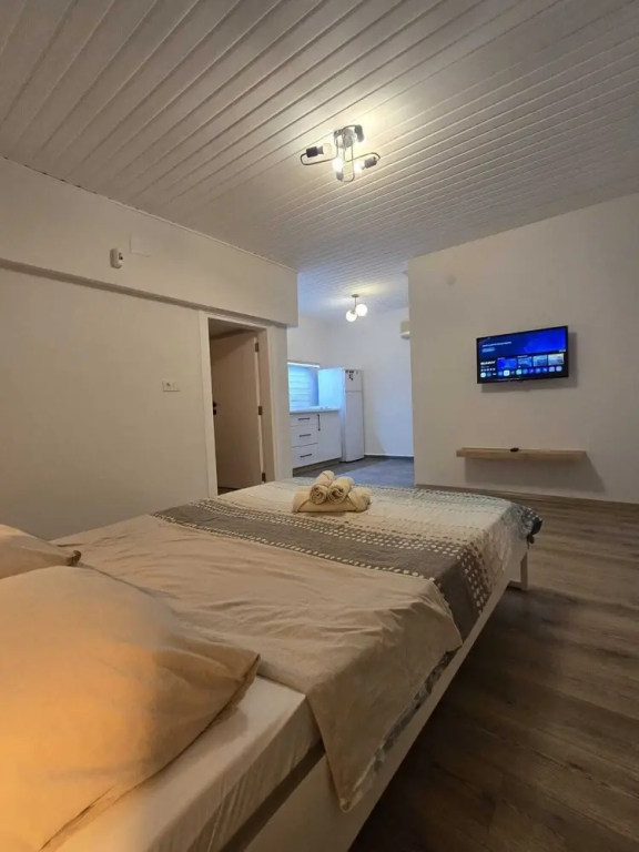 VILLA OLINDA 4 BED with huge garden - фото 14