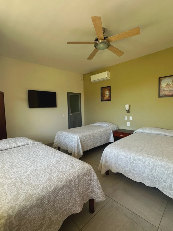 Hotel Gladys — 2