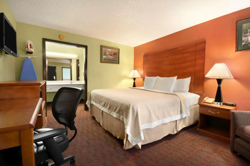 Standard Double room (full double bed)