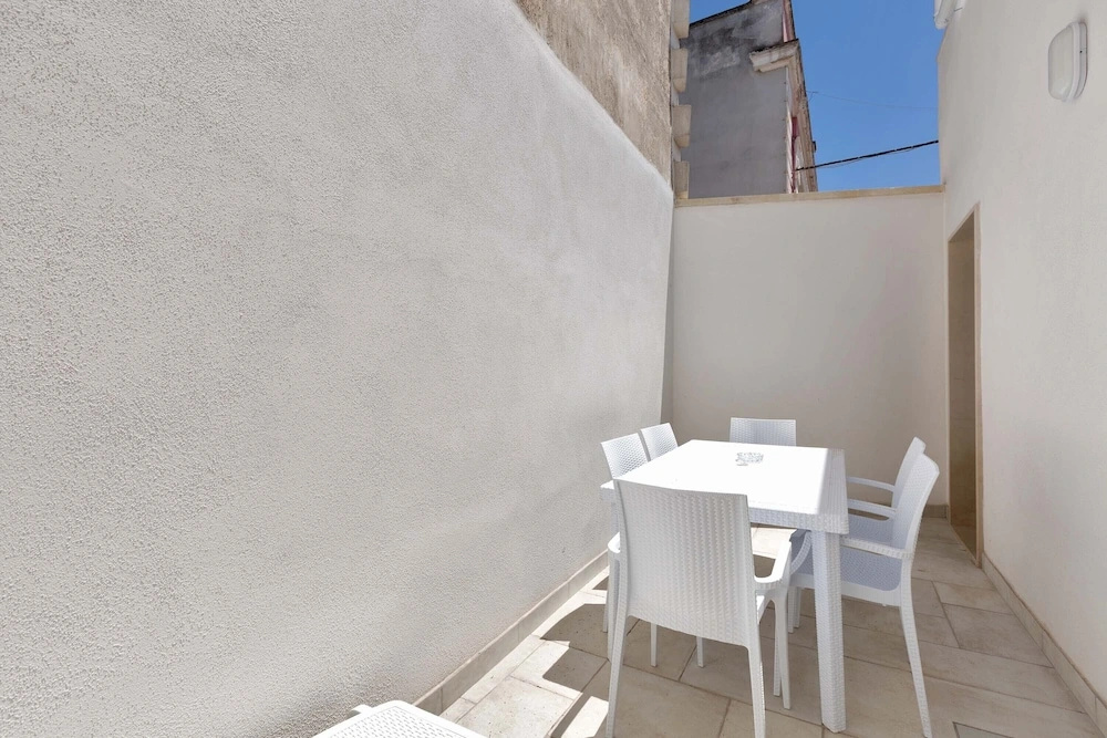 2485 Casa Silvana by Barbarhouse