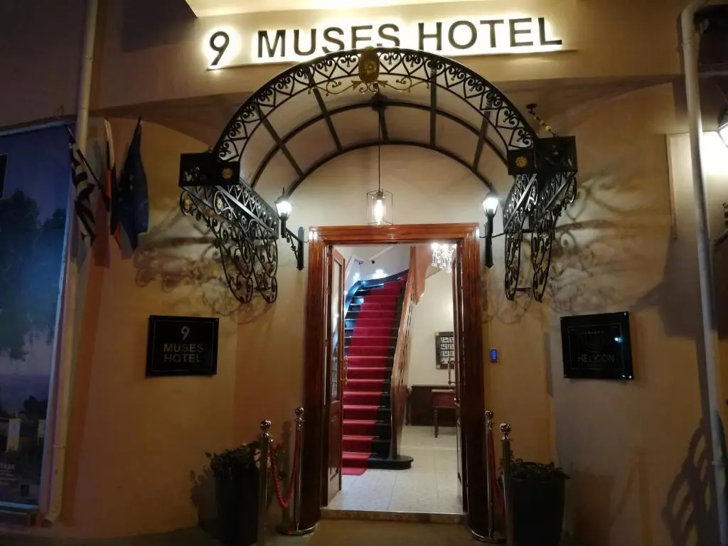 Lobby & Reception