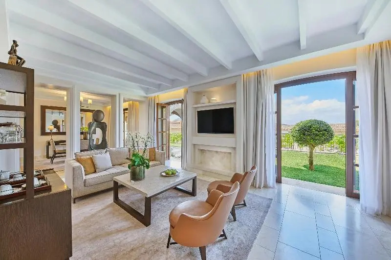 1 Bedroom Suite with garden view
