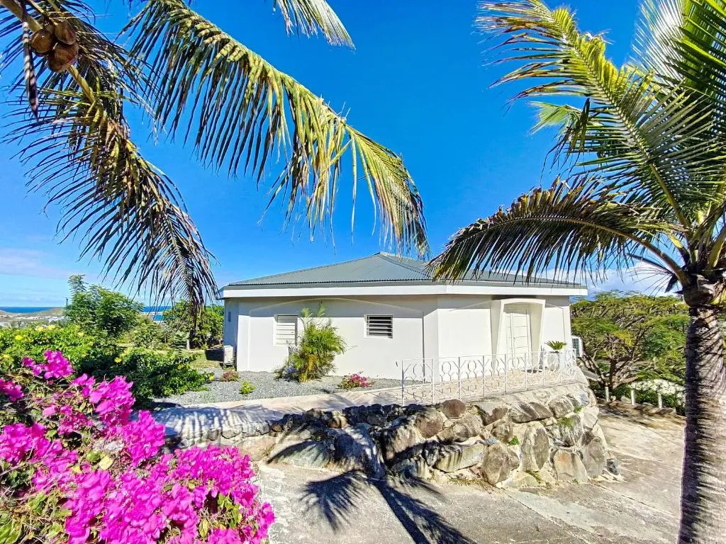 Villa Blue Dreams, Sublime Sea View, 5 min from Orient Bay Beach