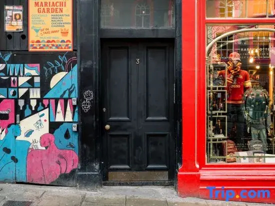 3 Bed Traditional Apartment on Picturesque Victoria St