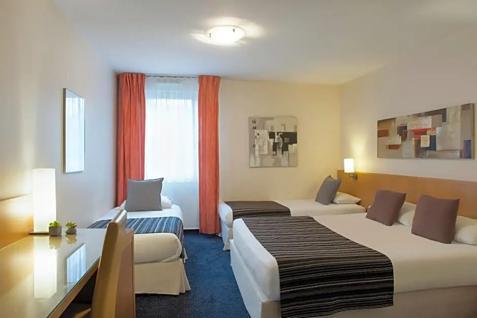 Greet Hotel Montbeliard - Chambres