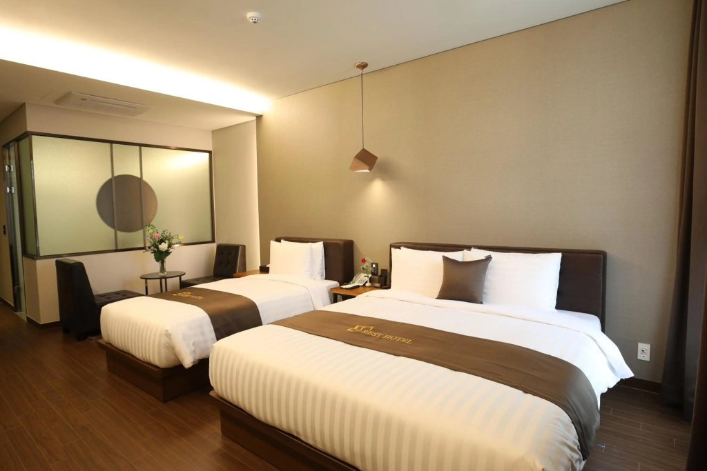 Rest Hotel — 4
