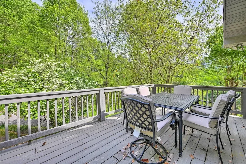 Pet-friendly Waynesville Home w/ Mountain Views!