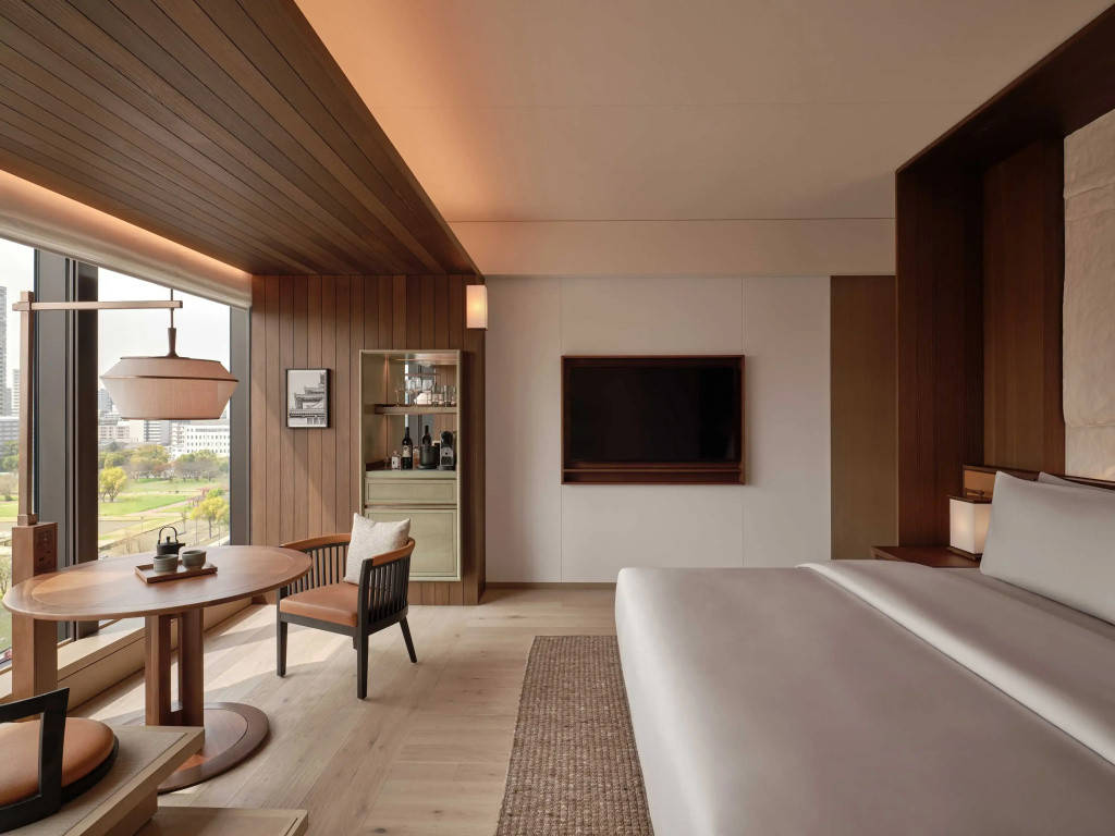 Deluxe Double Suite with city view (full double bed)
