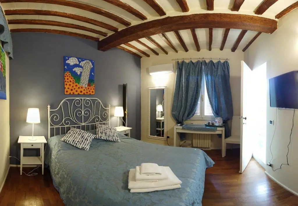French Double room (full double bed)