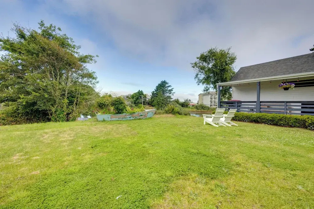 Walk to Beach: Riverside Retreat in Seaside!