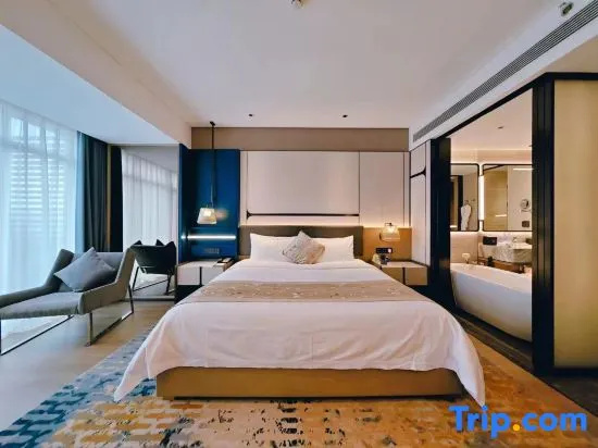 Deluxe Double room with lake view (full double bed)