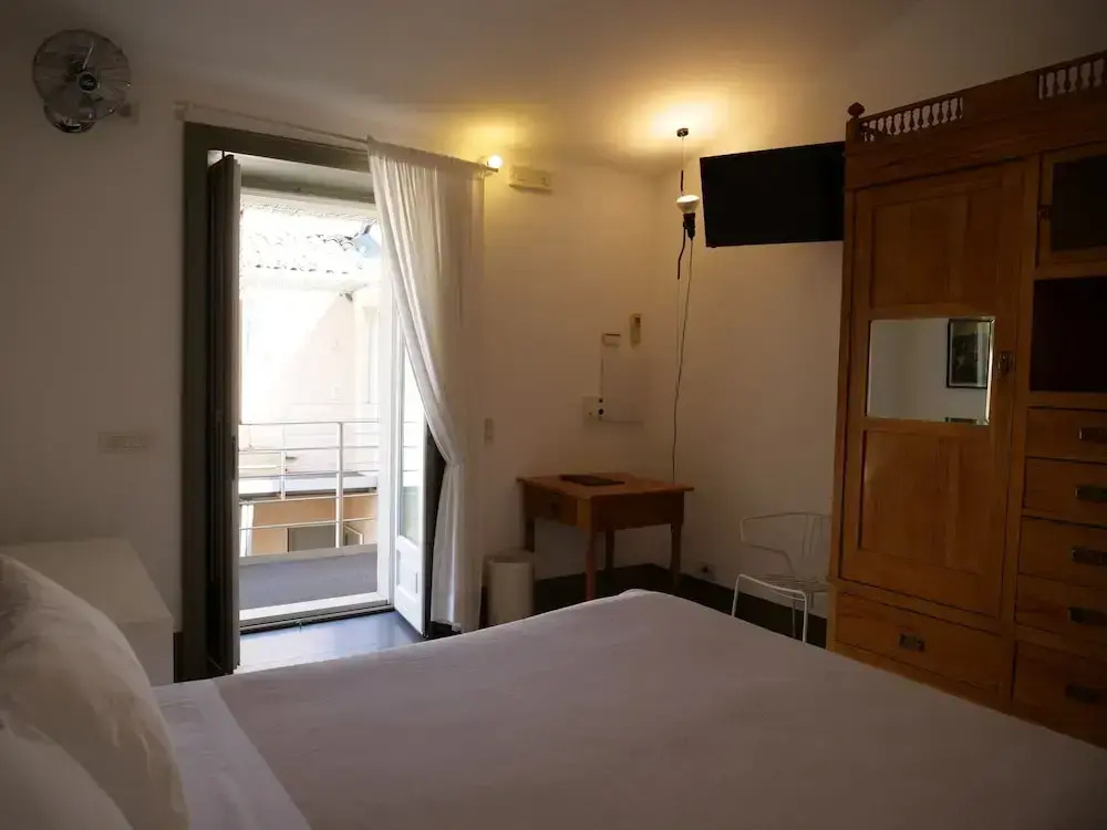 1 Bedroom Classic Double room full double bed