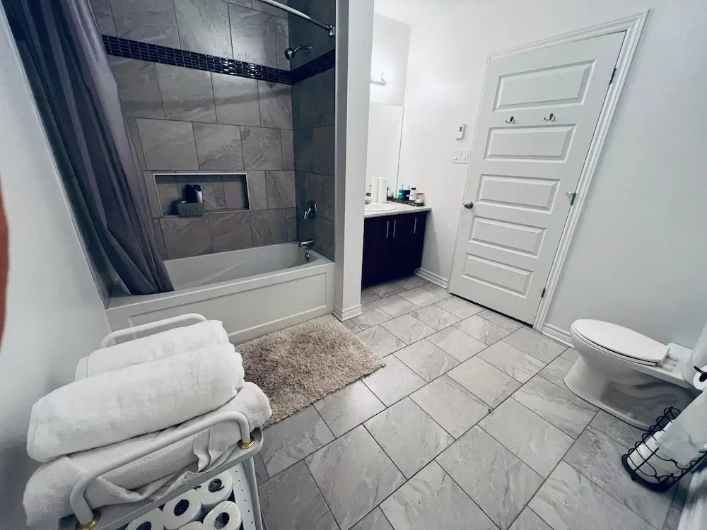 Luxury 2 bedroom apartment - фото 6