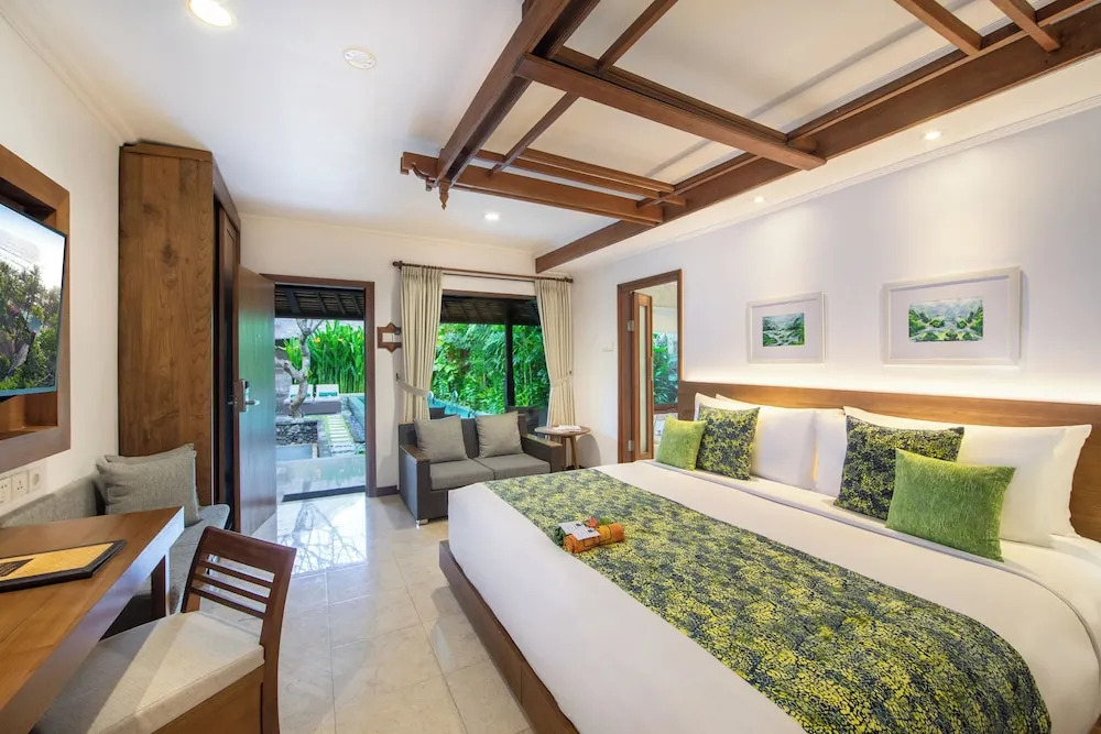 Legian Beach Hotel