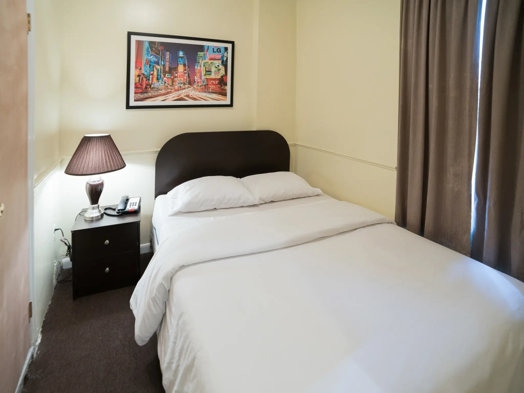 Deluxe Double room (full double bed)